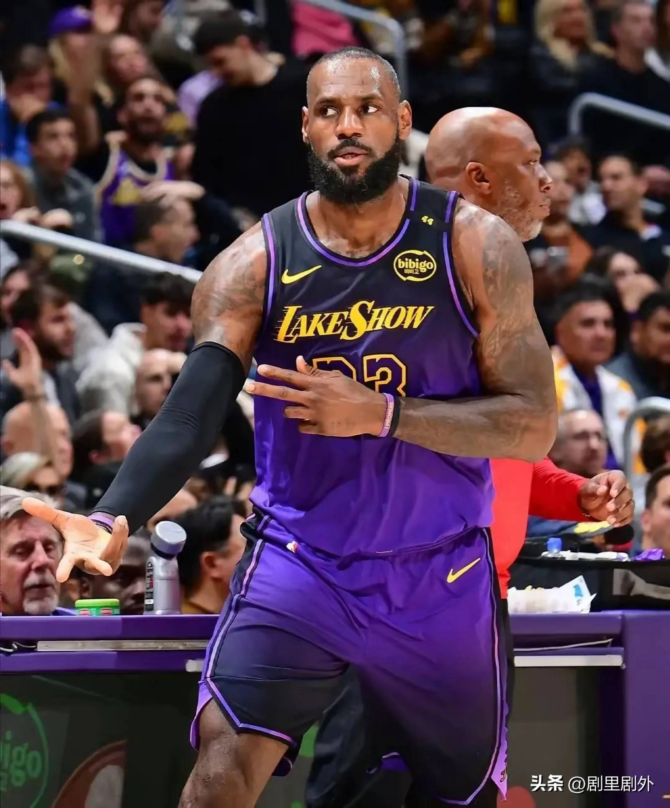 詹姆斯在FPX比赛中领先优势明显，领先优势明显引发热议！的简单介绍