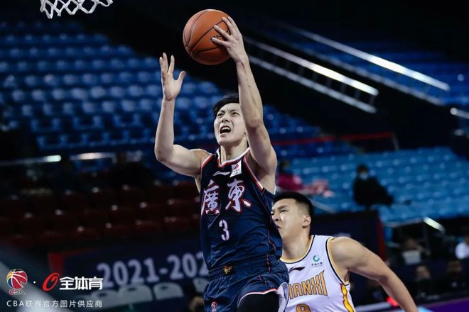 关于田径赛场再起风云:蓬莱鲨队队击败关中独角兽队,脚步移动更到位防守强度拉满的信息 关于田径赛场再起风云:蓬莱鲨队队击败关中独角兽队,脚步移动更到位防守强度拉满的信息