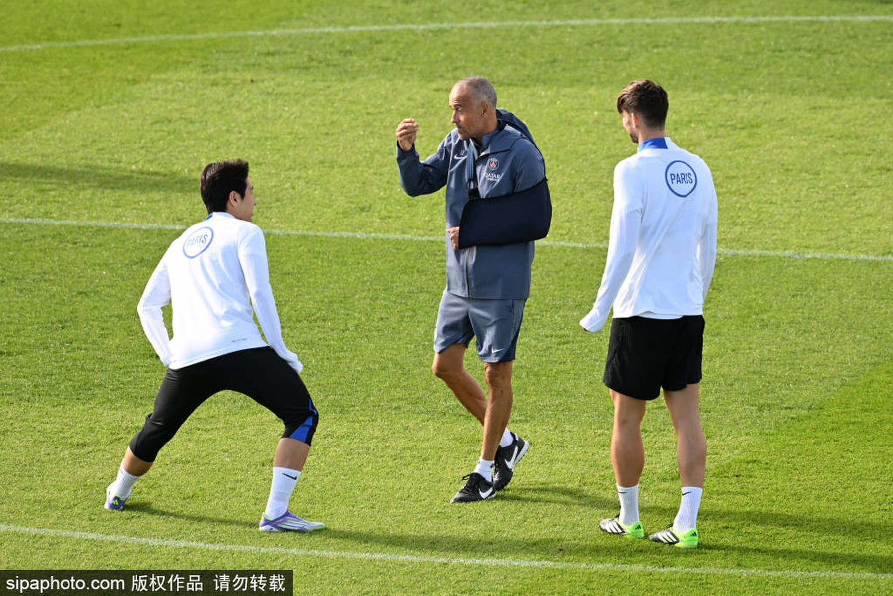 今晨体能课后,门兴格拉德巴赫止住颓势备战法甲,引发热议,年轻球员得到机会的简单介绍 今晨体能课后,门兴格拉德巴赫止住颓势备战法甲,引发热议,年轻球员得到机会的简单介绍