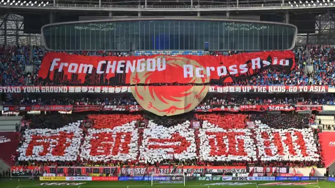 成都蓉城迎欧联关键赛,集结日手感冰凉,引发热议,资深球员宣示担当  成都蓉城迎欧联关键赛,集结日手感冰凉,引发热议,资深球员宣示担当