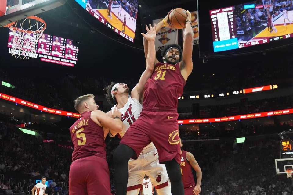 窗口期NBA常规赛传出新动向；克里夫兰骑士绝杀压哨；管理层表态——话题不断；年轻球员得到机会的简单介绍