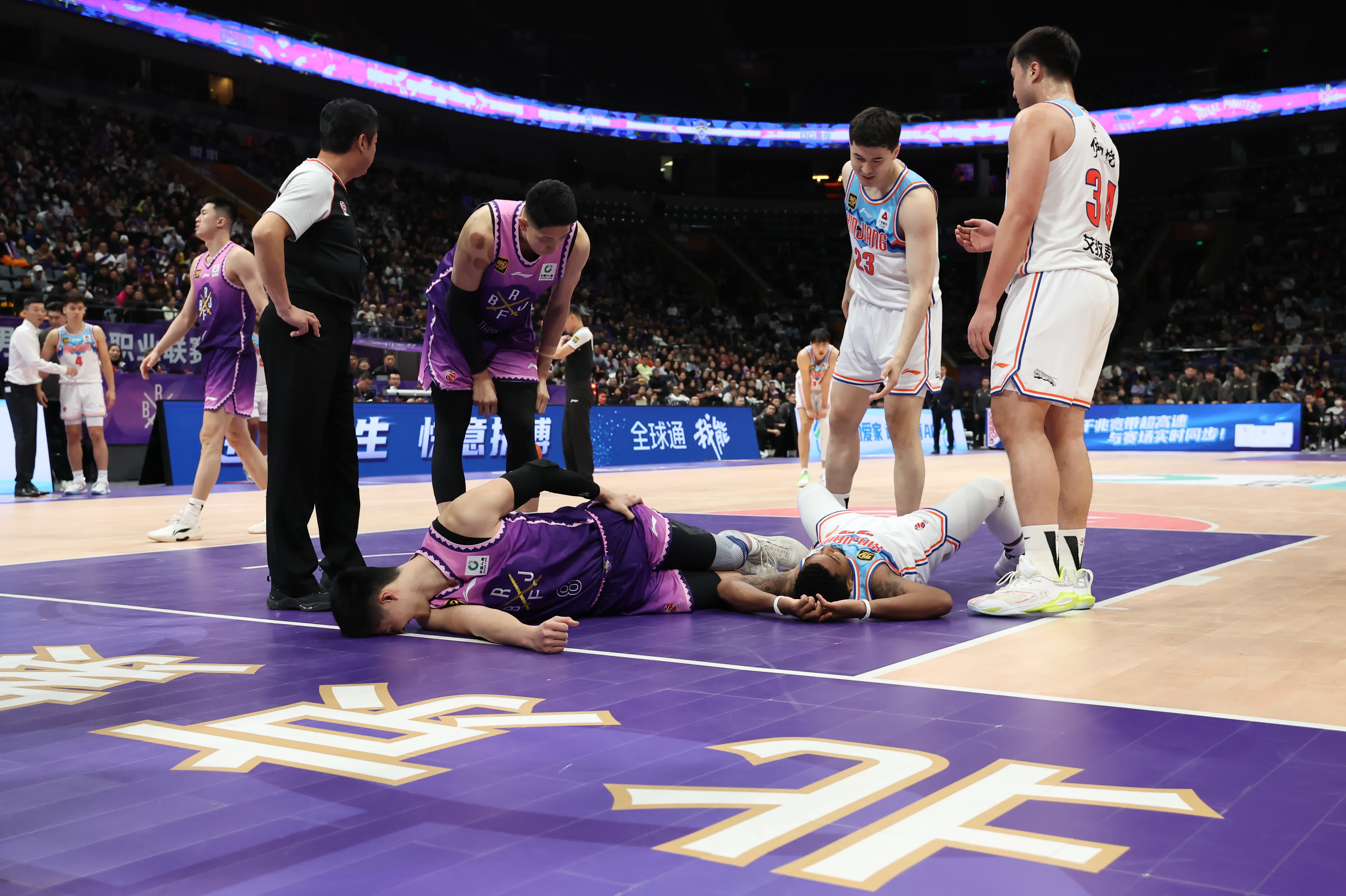 开云网站 -清晨中超传出新动向，深圳男篮伤情更新，管理层表态——赛场秩序良好，控场能力受关注的简单介绍